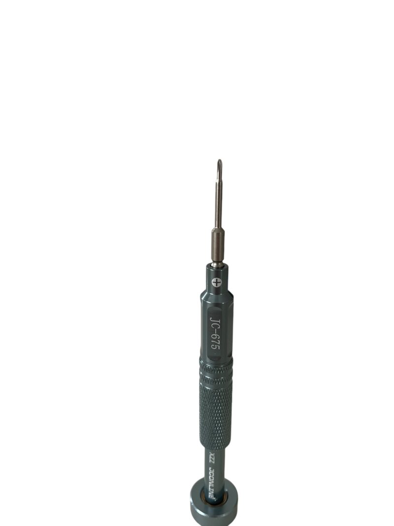 **JC-675 Yıldız Tornavida – Hassas ve Dayanıklı Tamir Aracı** JC-675 yıldız tornavida, telefon, tablet, laptop, saat ve diğer hassas cihazların vidalama işlemleri için özel olarak tasarlanmıştır. Paslanmaz çelik ucu sayesinde uzun ömürlü ve dayanıklıdır. Ergonomik sap tasarımı kaymaz bir tutuş sunarak konforlu ve hassas bir kullanım sağlar. Profesyonel ve hobi amaçlı tamir işleri için mükemmel bir seçimdir.